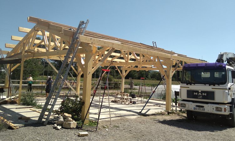 Fabrication d'une charpente triangulée sur poteau pour un bâtiment agricole - Photo 4 4 - Charpente terminée
