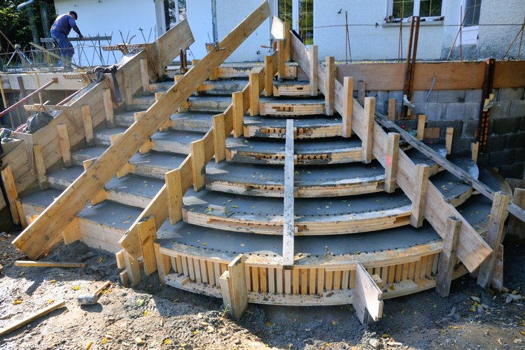 Escalier demi rond en béton - Photo 2 Coulage des marches en béton