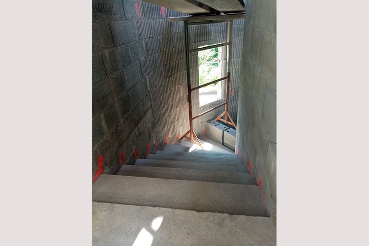 Tour maçonnée avec cage d'escaliers et ascenseur - Photo 8 8- Création des marches d'un escalier  tournant en béton armé avec finition des marche prêtes à carrelées